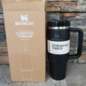 NWT RARE COLOR Stanley 30 oz. Adventure Quencher Tumbler- Black